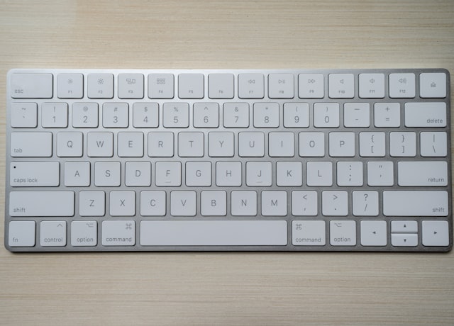 Mechanical keyboard with backlighting